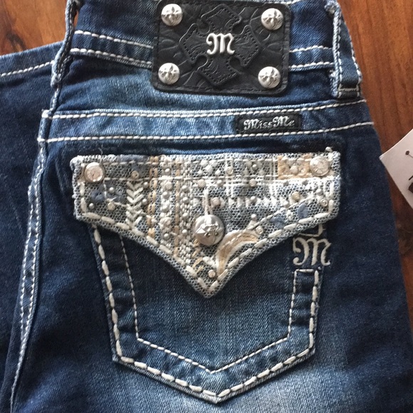 SOLD Miss Me Signature Boot Jeweled Pockets Jeans - Picture 3 of 8